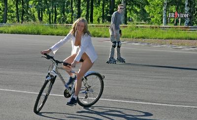 Велосипедистка - 48 эротика фото